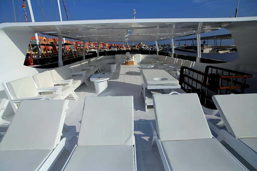 Hurghada: Snorkeling 6 x 1 to Orange Bay w Diving & Massage - A first scuba session for beginners