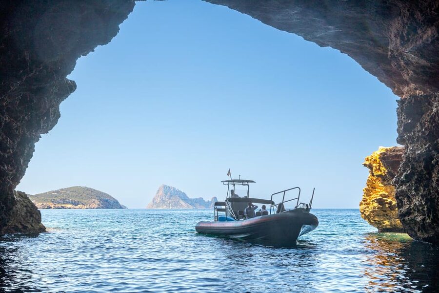 Ibiza: SpeedBoat trip to Atlantis & Es Vedra Snorkel+Paddle - Why this speedboat trip works well for Ibiza