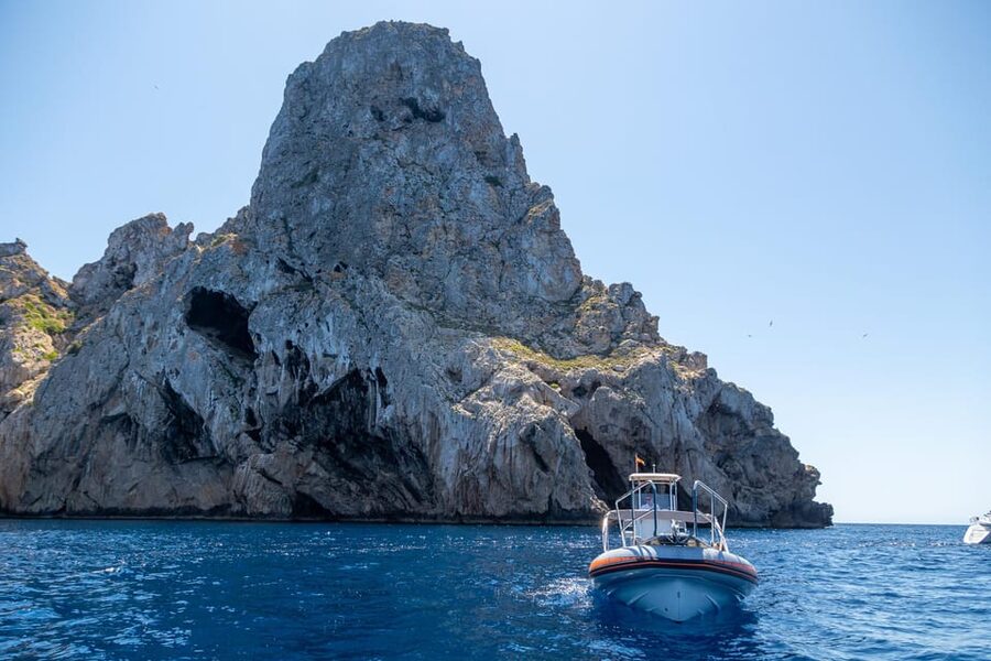 Ibiza: SpeedBoat trip to Atlantis & Es Vedra Snorkel+Paddle - What the $101 price includes