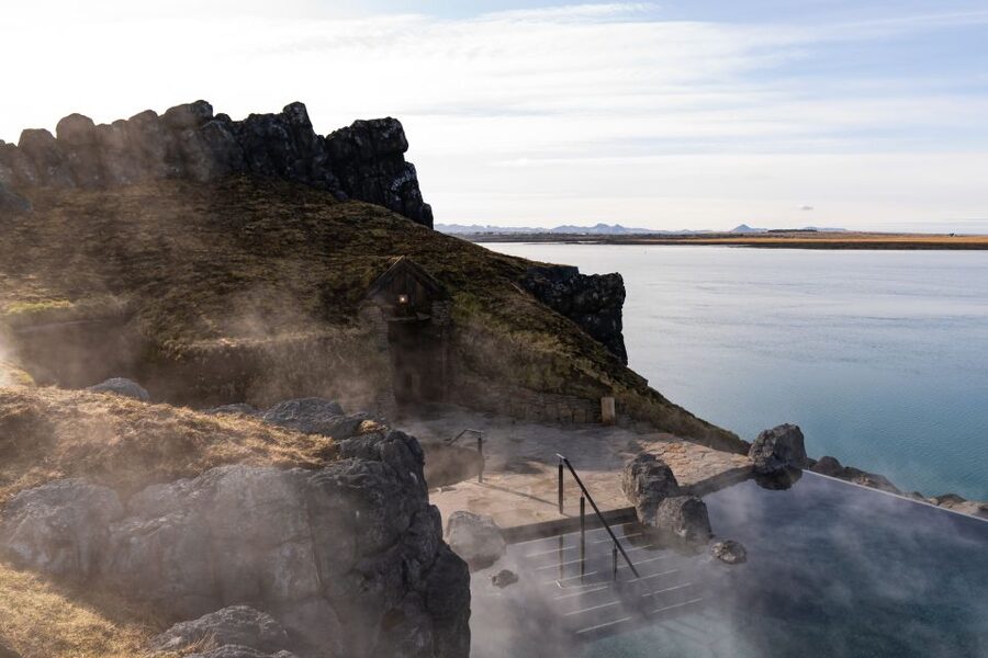 Iceland: Silfra Snorkeling Tour and Sky Lagoon Spa Combo - Hot chocolate marks the change from adventure to spa