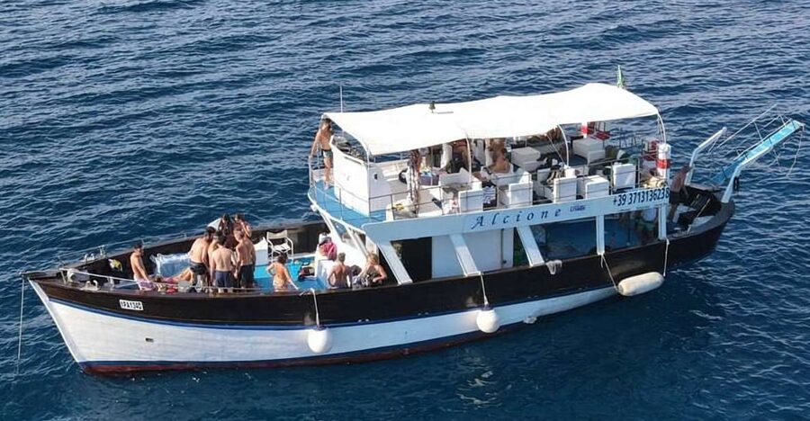 Ischia: Island Boat Tour with Neapolitan Lunch & Snorkeling - Meeting Fabio near Forio at 9:30 AM