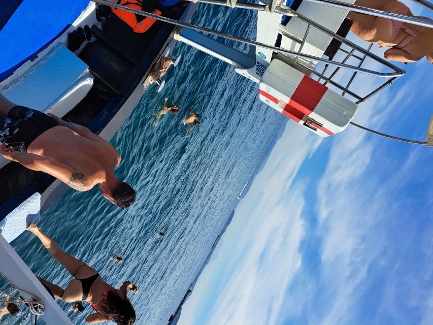 Ischia: Island Boat Tour with Neapolitan Lunch & Snorkeling - Inglesi and Varulo keep the swimming going