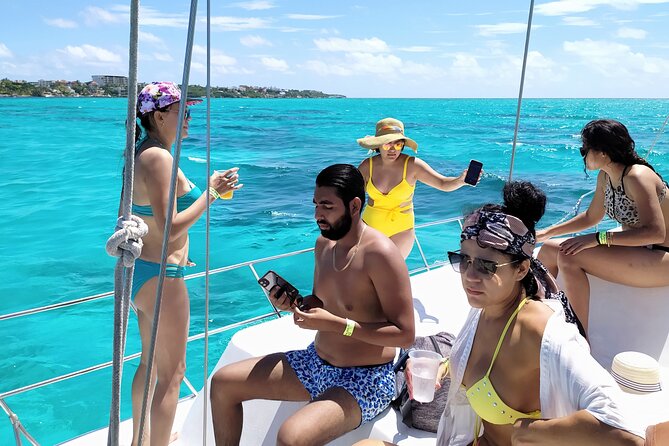 Isla Mujeres Catamaran Tour with Snorkeling at MUSA, Buffet Lunch & Open Bar - Lunch at a private beach club