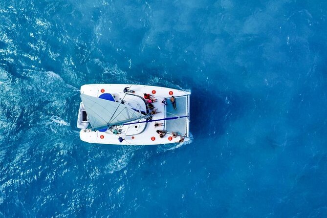 Isla Mujeres: Catamaran Tour with Snorkeling Food, Drinks, Beach - Crew, atmosphere, and group size