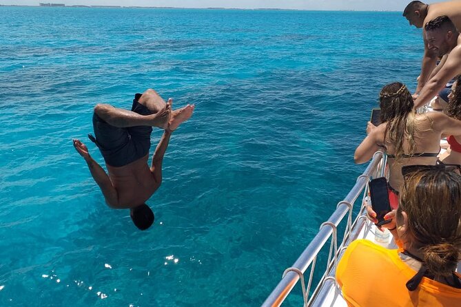 Isla Mujeres Tour with Open Bar Food and Snorkeling - Sorting out the meeting point before departure