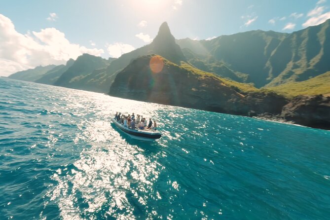 Kauai: Nā Pali Coast Zodiac Raft Expedition and Snorkeling - Snacks, equipment, and what is not included