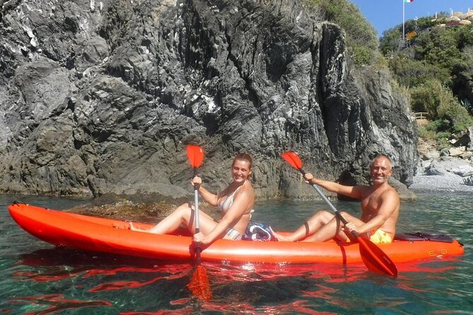 Kayak experience with Carnassa Tour in Cinque Terre + Snorkeling - The snorkeling stop in a sheltered cove
