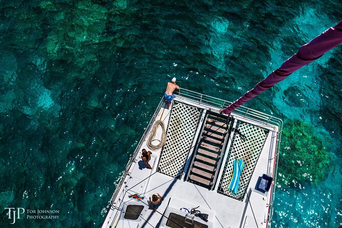 Kealakekua Bay (Captain Cook Monument) Snorkel and Sail Adventure - Lunch after the water
