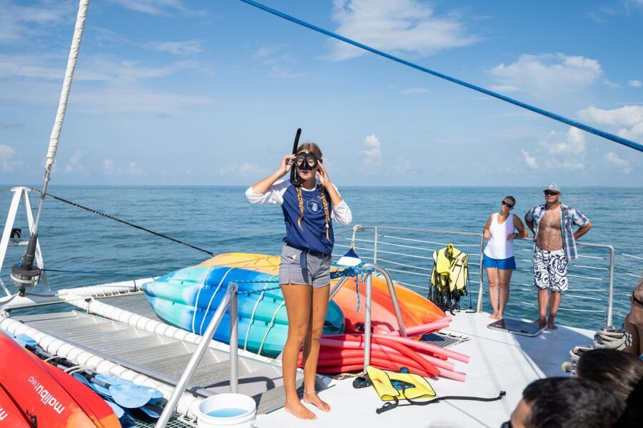 Key West: Afternoon Reef Snorkel Tour with Open Bar - Learning to snorkel before entering the water