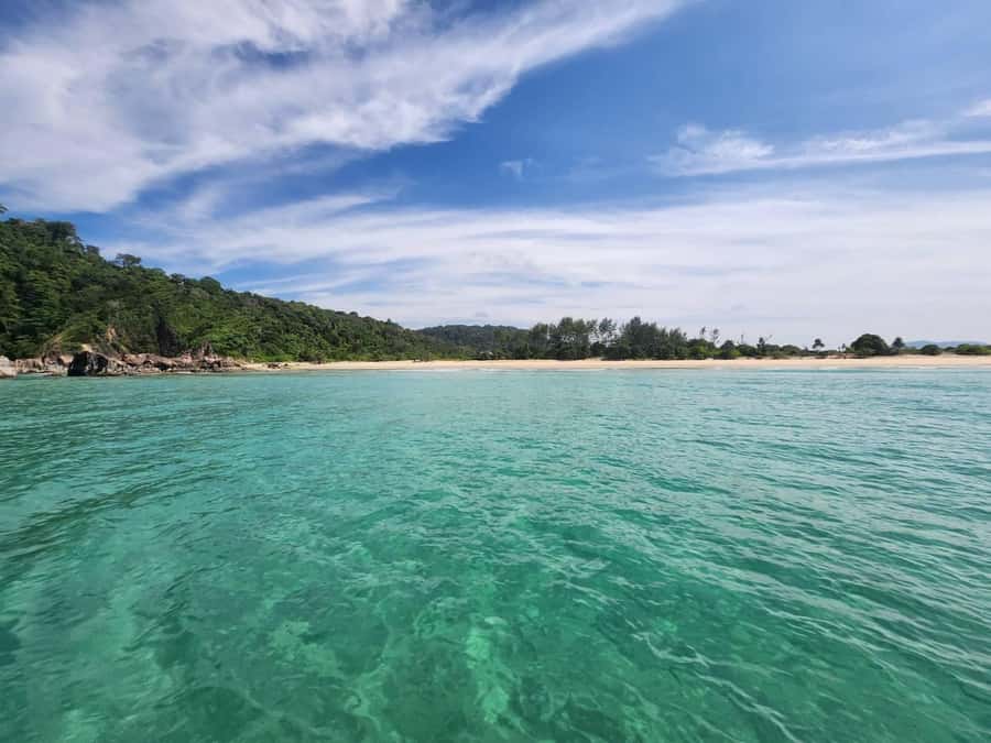 Khao Lak: Khao Na Yak Sightseeing & Snorkeling Small Group - Lunch, fruit, and cold drinks after the water