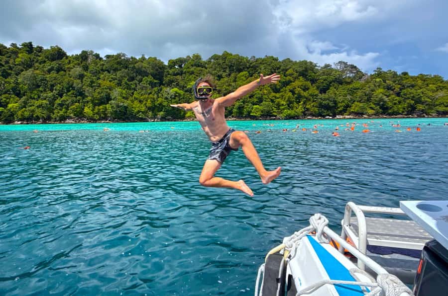 Khao Lak: Surin Islands & Moken Village Premium Snorkel Tour - Lunch and beach time at Chong Khad Bay