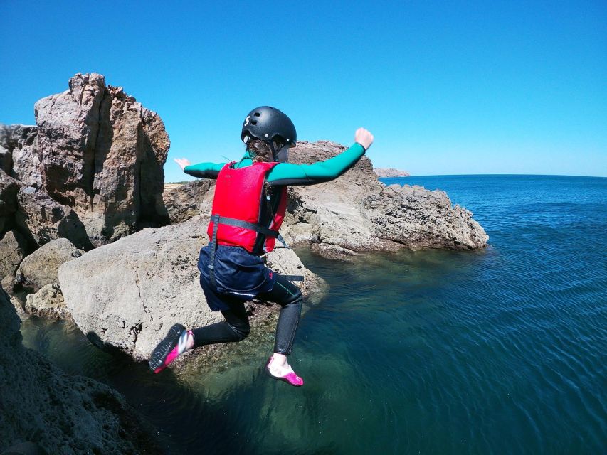 Kids Version - Coasteering with snorkeling: Algarve - Getting equipped for the water