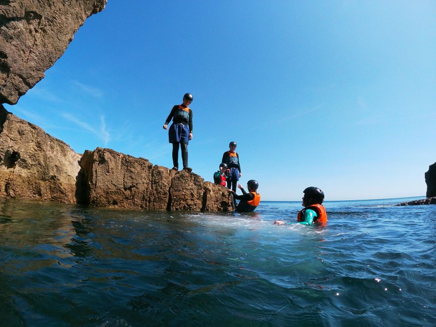 Kids Version - Coasteering with snorkeling: Algarve - Meeting in Vila do Bispo and reaching Ingrina Beach