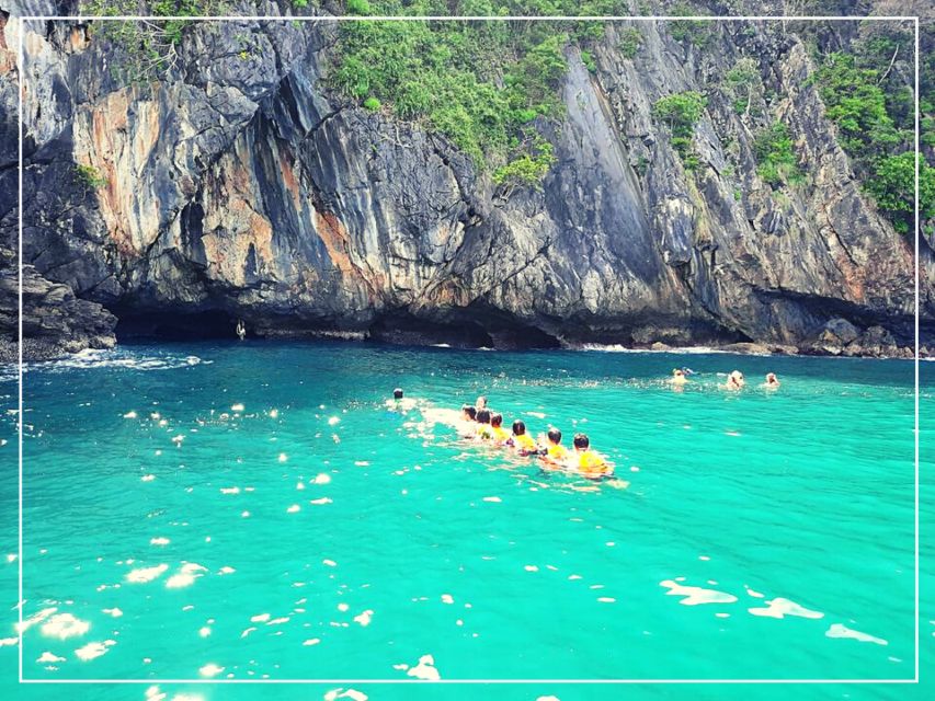 Ko Lanta: 4 Islands Snorkeling Tour by Longtail Boat - Guides, safety, and the group atmosphere