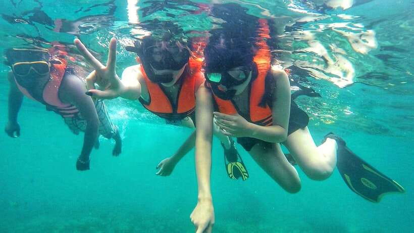 Ko Lanta: Unique 4-Island Long-Tail Snorkeling Tour w/ Lunch - Swimming through Emerald Cave on Koh Muk
