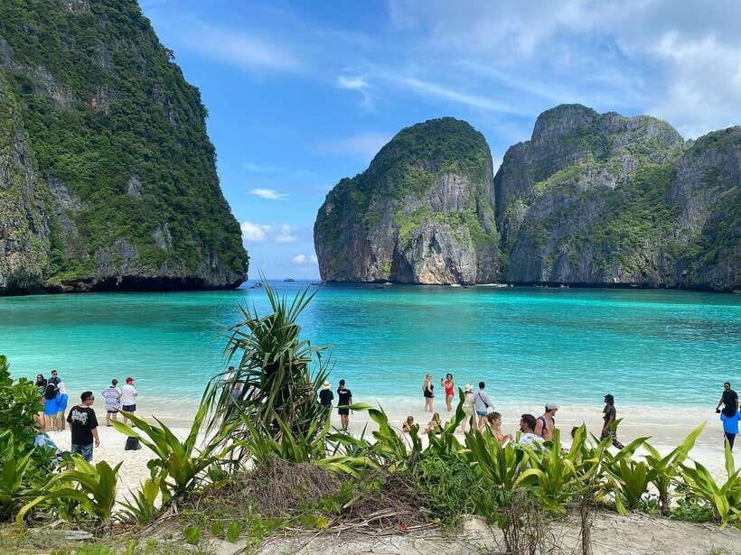 Ko Phi Phi Don: Speedboat Day Trip with Shark Snorkeling - Maya Bay: the main event