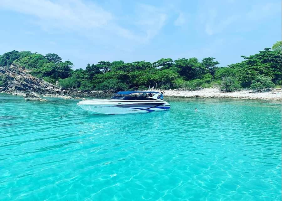 Ko Samui: Pig Island Snorkeling and Koh Tan Speedboat Tour - Koh Tan brings the water activity