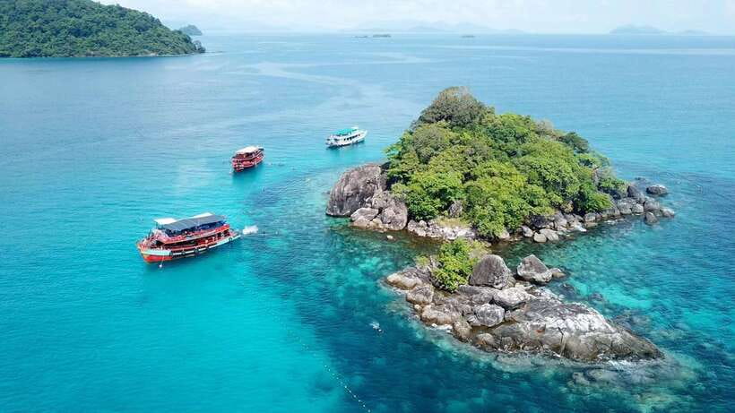 Koh Chang: 3 or 4 Islands Snorkel & Beach Tour by Big Boat - What the big boat is really like