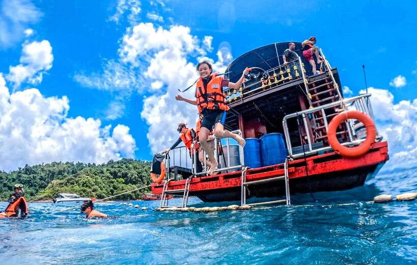 Koh Chang: 3 or 4 Islands Snorkel & Beach Tour by Big Boat - The ride from Bang Bao Pier