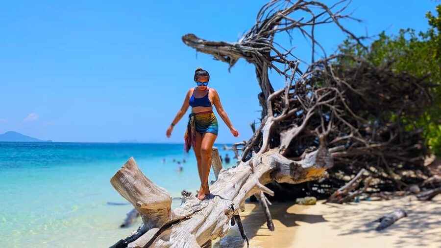 Koh Lanta: Emerald Cave & 4 Islands Snorkel Tour by Longtail - Koh Chueak: the first snorkeling stop