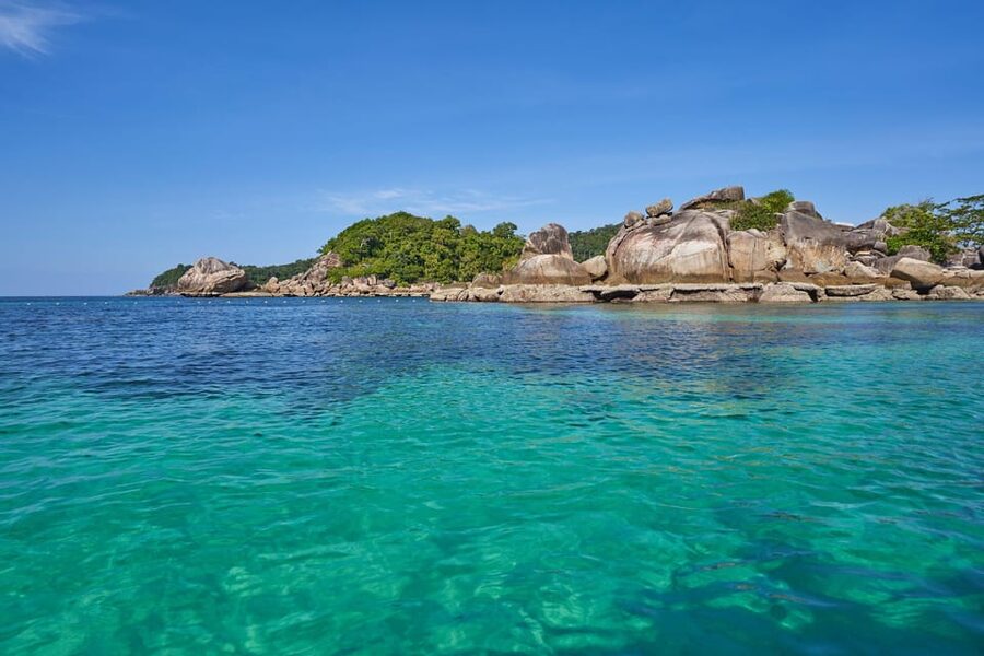 Koh Lipe: 7 Island Snorkeling Trip by Longtail Boat w/ Lunch - Koh Hin Son brings the first dramatic views