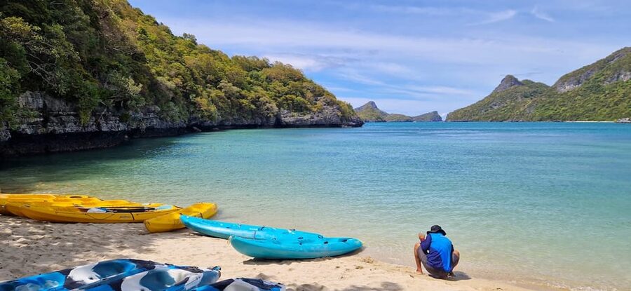 Koh Pha Ngan: Day Tour Ang Thong with Kayak, Snorkel & Lunch - Snorkeling beside the limestone cliffs