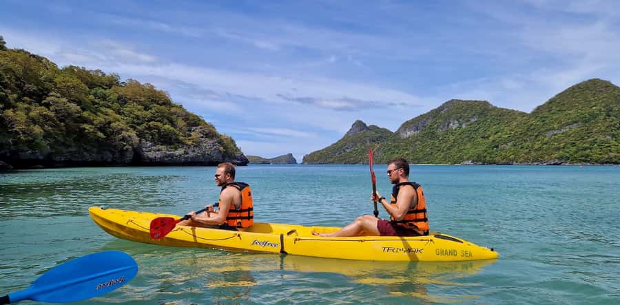 Koh Pha Ngan: Day Tour Ang Thong with Kayak, Snorkel & Lunch - Kayaking along the cliffs