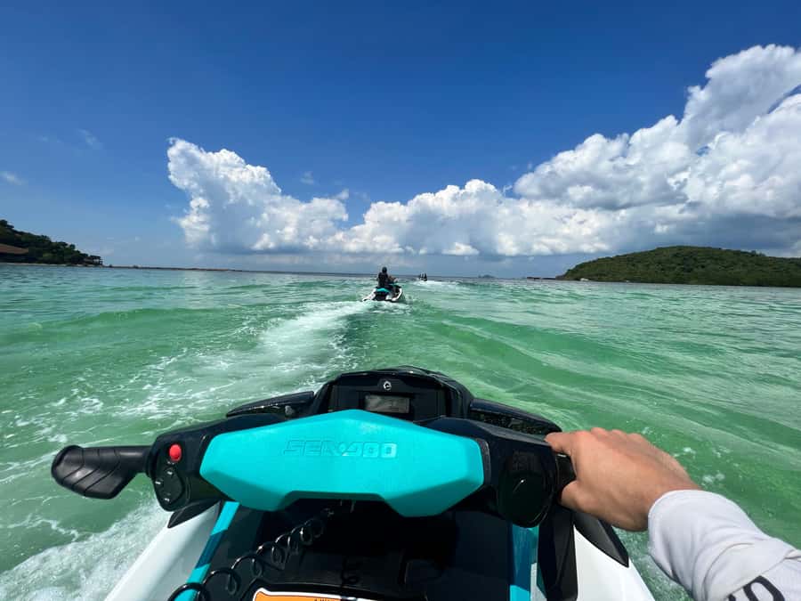 Koh Samui: Jetski Safari, Snorkeling to Pig & Virgin Islands - Riding past Laem Sor Pagoda