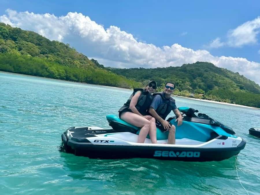 Koh Samui: Jetski Safari, Snorkeling to Pig & Virgin Islands - Pig Island and the famous beach pigs