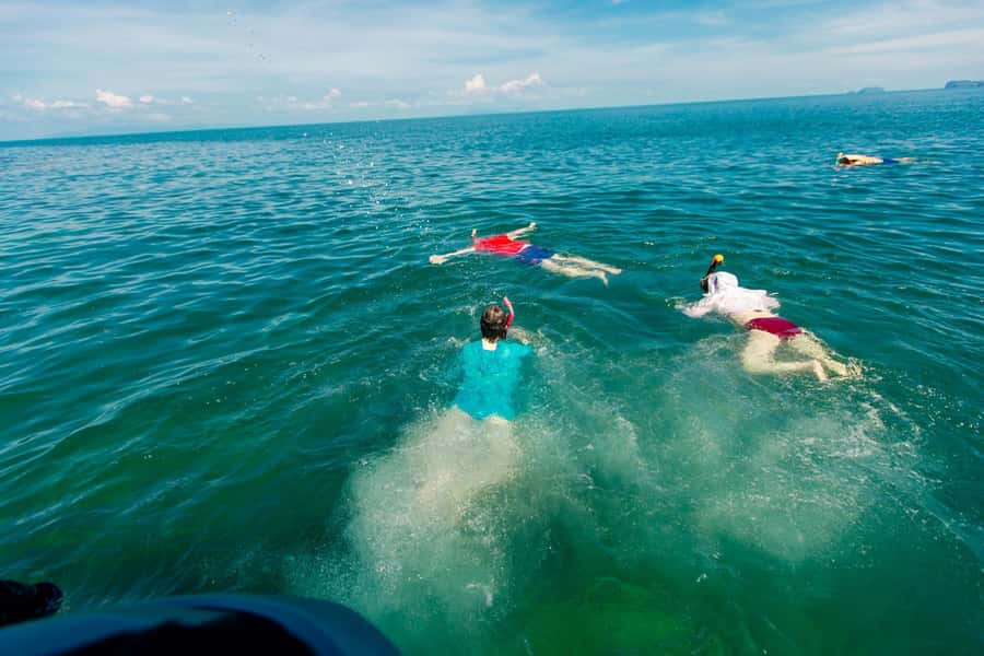 Koh Samui Premium Ang Thong Kayaking & Snorkeling with Lunch - Lunch near the national park headquarters