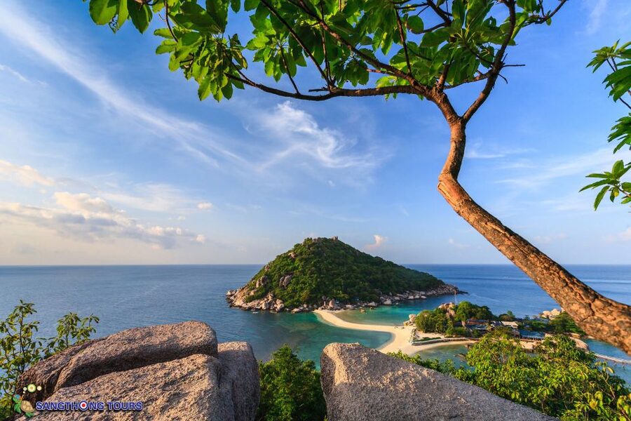Koh Tao: Islands Snorkeling Highlights Day Tour & Lunch - Aow Luek delivers the best beach setting
