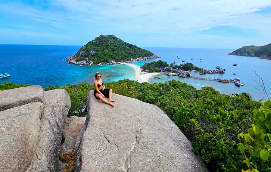 Koh Tao: Private Longtail Snorkel Tour with Nang Yuan Visit - Comfort, safety, and the boat ladder