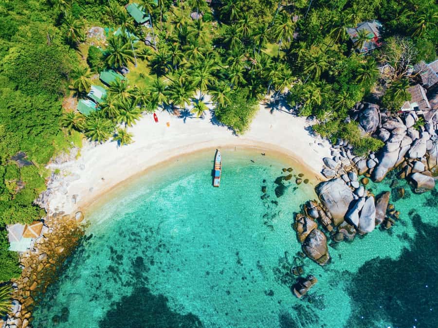 Koh Tao: Private Longtail Snorkel Tour with Nang Yuan Visit - Meeting your captain at Sairee Beach
