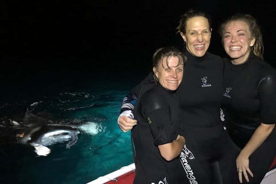 Kona: Manta Ray Snorkel Tour, Guaranteed or Come Again Free - Powerful lights and the manta viewing site