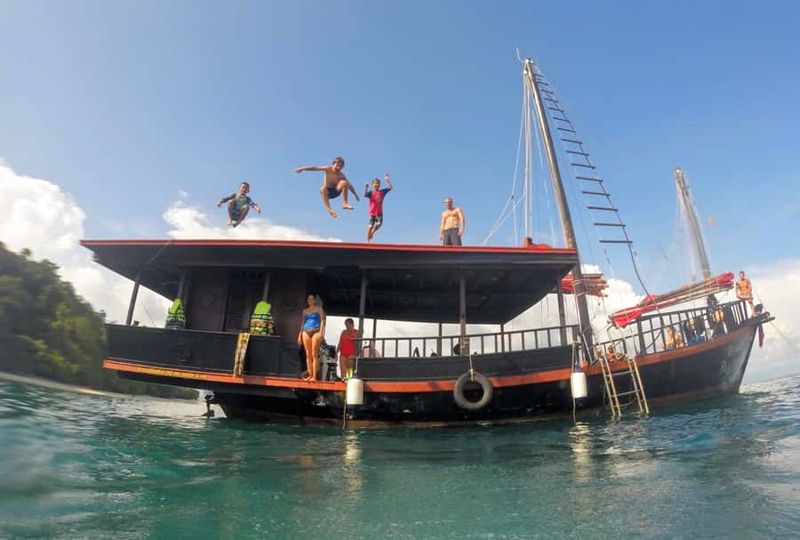 Krabi: 4-Island Sunset Snorkeling Tour & Bioluminescent Swim - What $125 really buys you