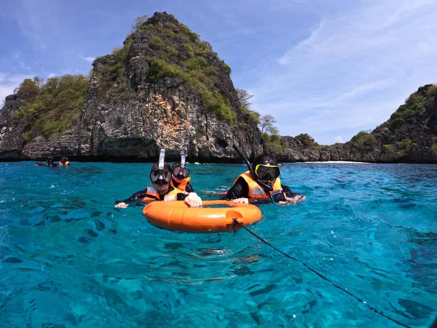 Krabi Aonang: Koh Rok & Koh Haa Snorkelling Day Trip + Lunch - Why Koh Rok and Koh Haa are worth the long day