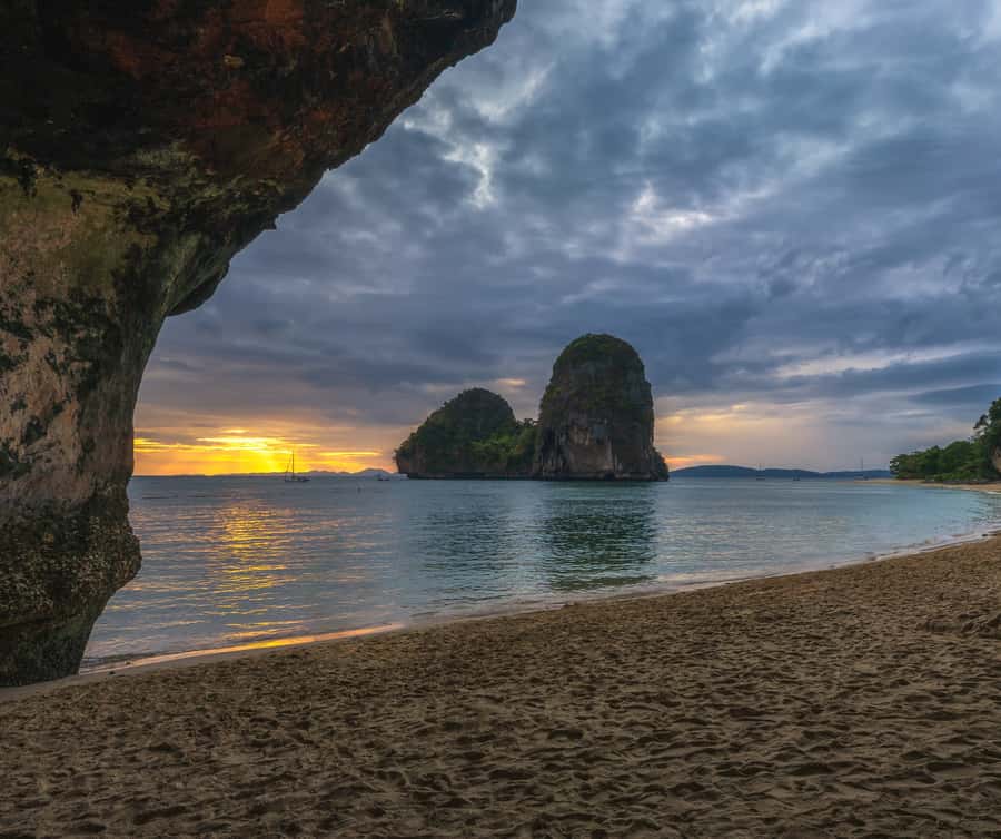 Krabi: Bioluminescent Plankton, Snorkeling & Sunset Tour - Tup Island and the sandbar