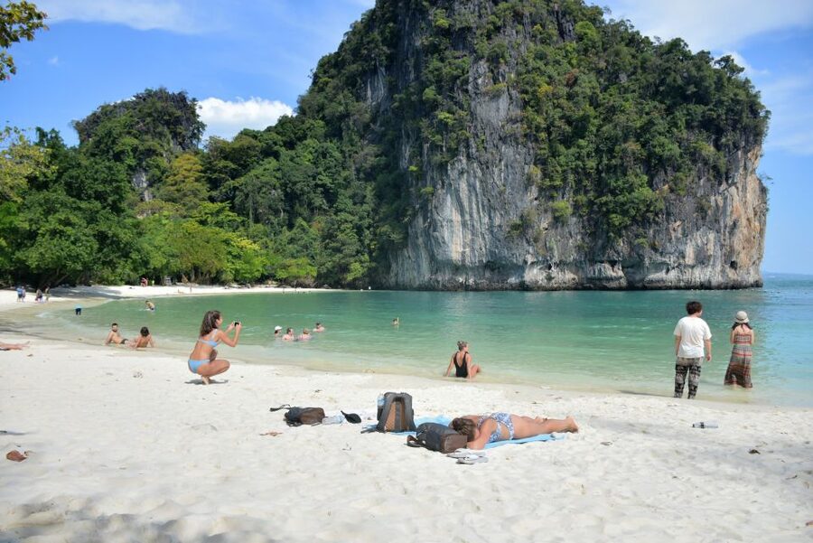 Krabi: Hong Island Sunset Tour w/ Beach Dinner+Night Snorkel - Guides, communication, and service