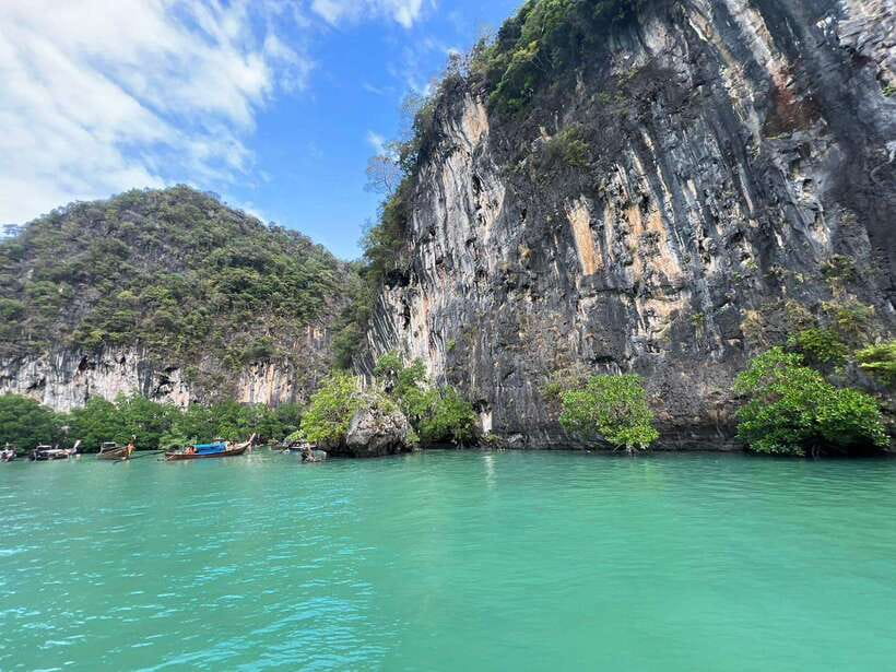 Krabi: Hong Islands Private Boat Trip & Snorkeling - Hong Island bay and the snorkeling stop