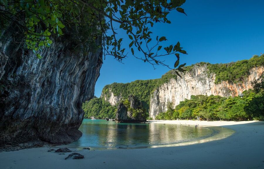 Krabi: Hong Islands Snorkeling with Lunch by Longtail Boat - A 390-minute island day from Ao Nang