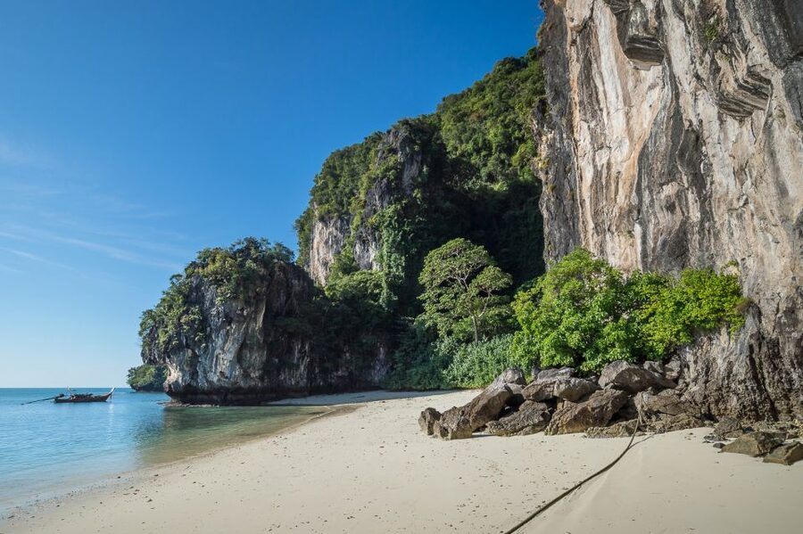 Krabi: Hong Islands Snorkeling with Lunch by Longtail Boat - Lahding, the sandy cove known as Paradise Island