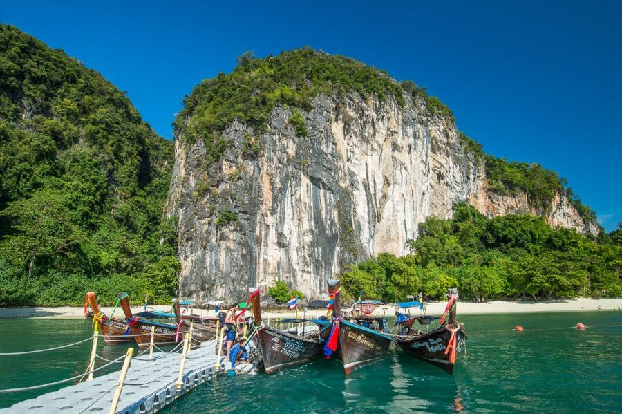 Krabi: Hong Islands Snorkeling with Lunch by Longtail Boat - Hong Bay, red rock, and the snorkeling stop
