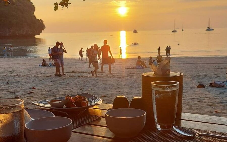 Krabi: Seven Islands Snorkel Cruise with Dinner - The final swim with glowing plankton