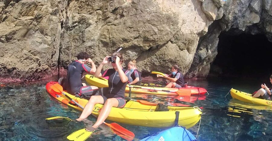 La Herradura: Cerro Gordo Natural Park Kayak & Snorkel Tour - Meeting at Activ8You on La Herradura beach