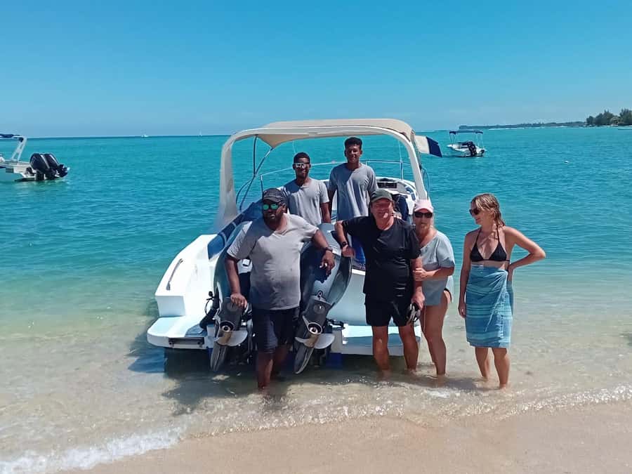 La Preneuse: Dolphin Watching and Snorkeling Speedboat Tour - Should you book the La Preneuse dolphin tour?