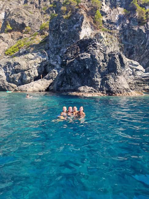 La Spezia: Framura Boat Tour with Snorkeling and Drinks - Setting out on the seven-meter boat