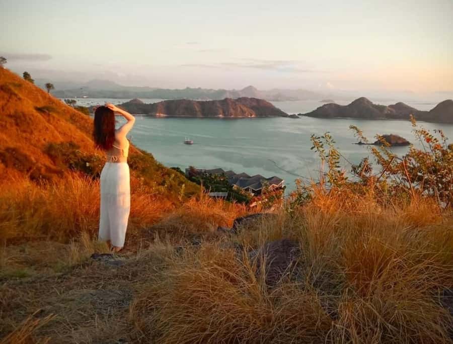 Labuan Bajo: Rangko Cave and Beach Snorkeling Half-Day Tour - Swimming inside Rangko Cave