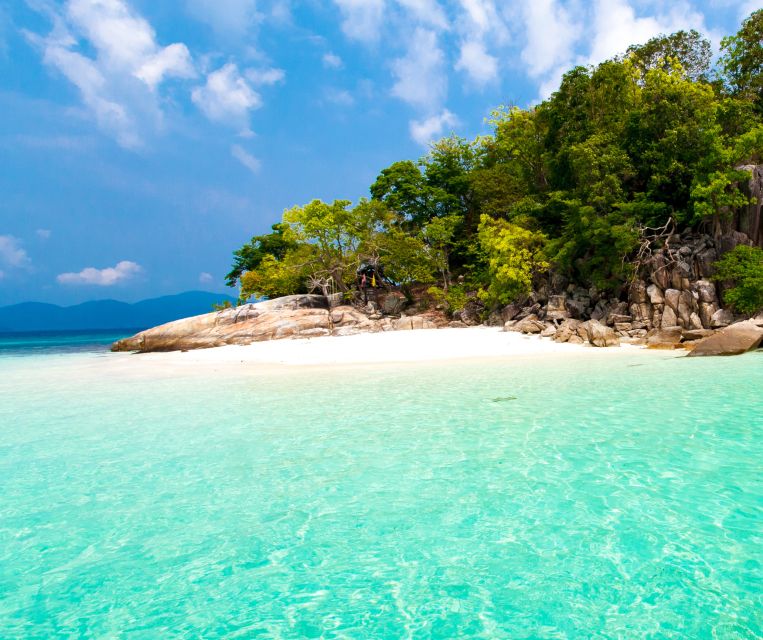 Lipe: Longtail Boat Snorkeling to Outer Islands Program B - Monkey Beach lunch and a needed break