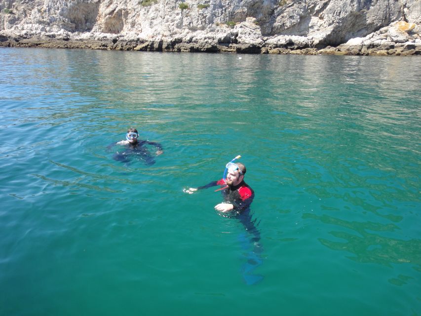 Lisbon: Snorkelling in Sesimbra/Arrábida Natural Park - The boat ride along the Arrábida coast