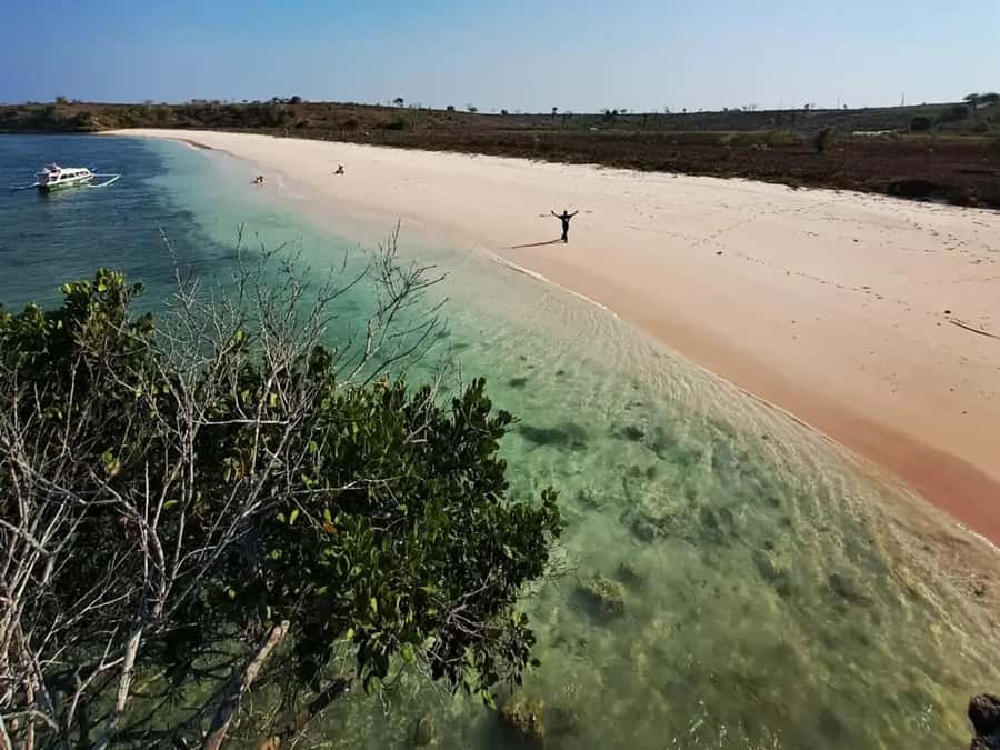 Lombok: Pink Beach, Snorkeling, & Tanjung Ringgit Tour - The short scooter ride to Tanjung Ringgit